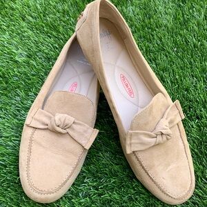 EUC‎ Amalfi Women’s Suede Flats Size 8.5